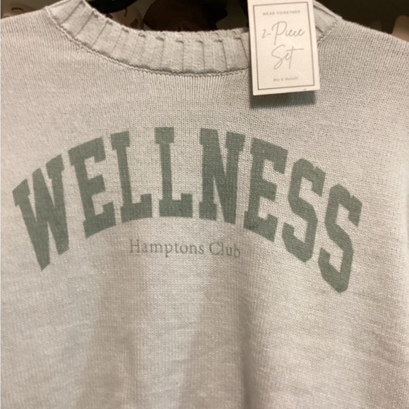 💕Adorable Moon & Madison sweater set 💕 Absolutely love this 💕 Too small for me 😢 - Picture 2 of 6